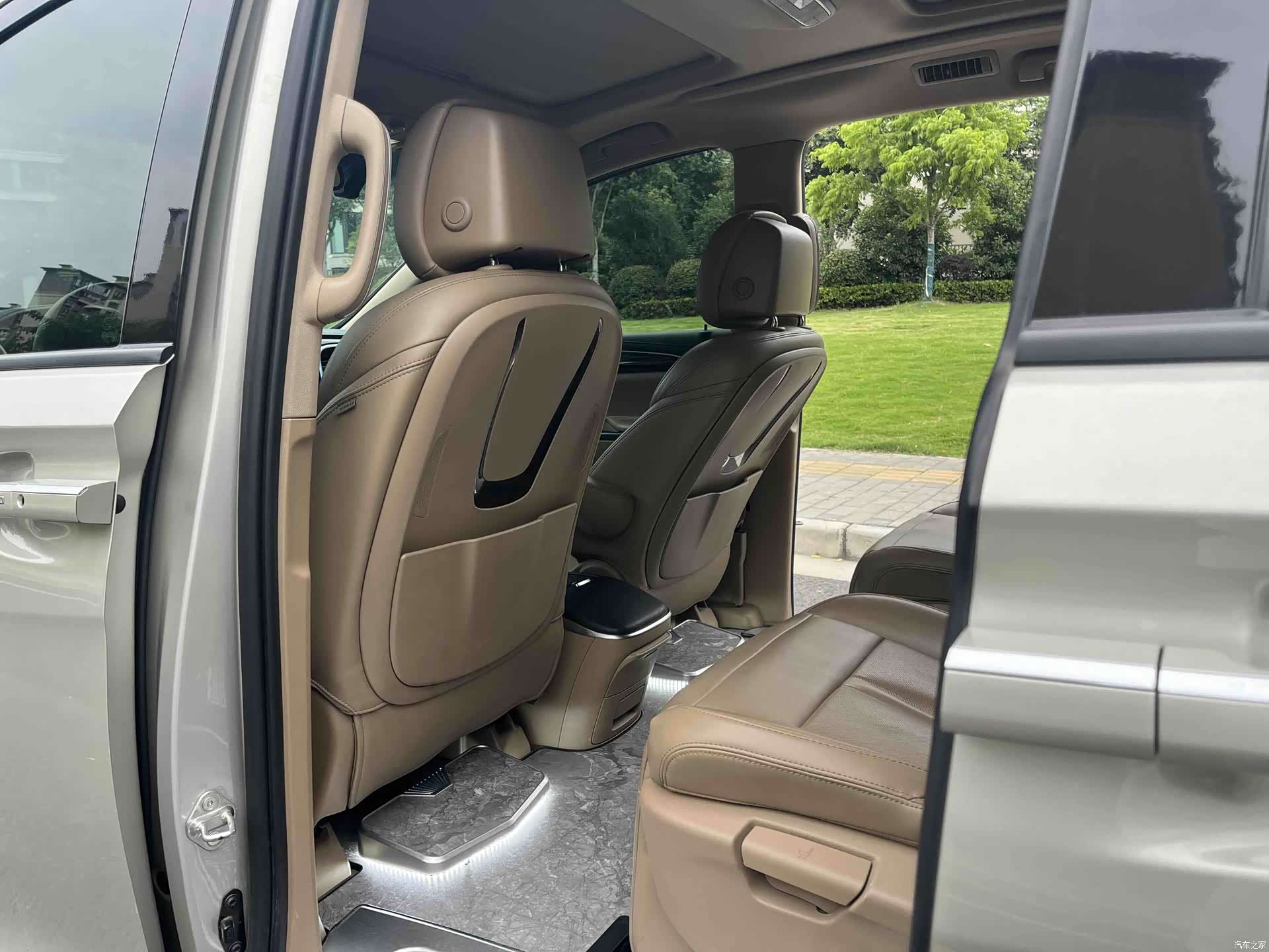 Buick GL8, 2018 12