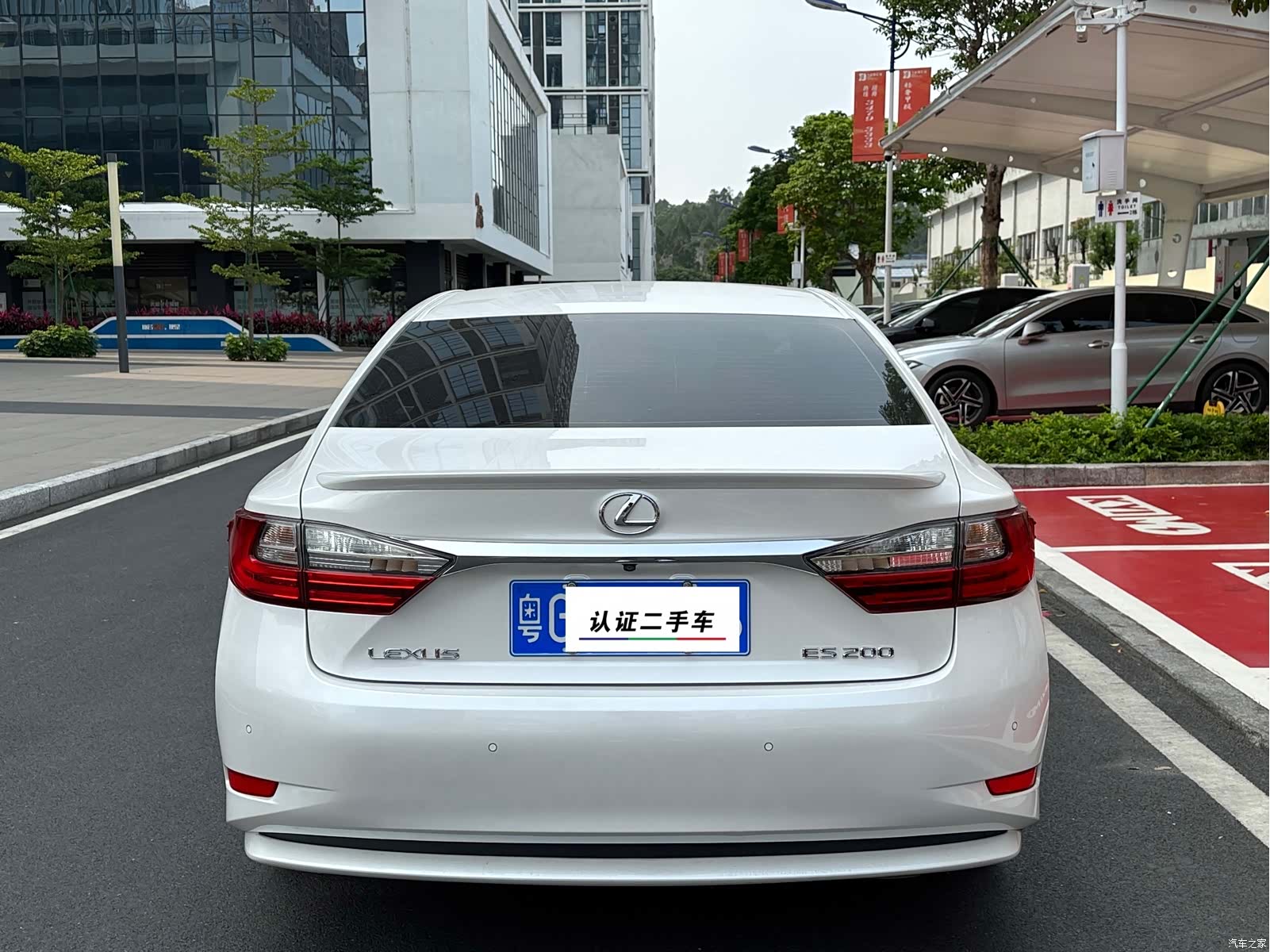 Lexus ES, 2015 3