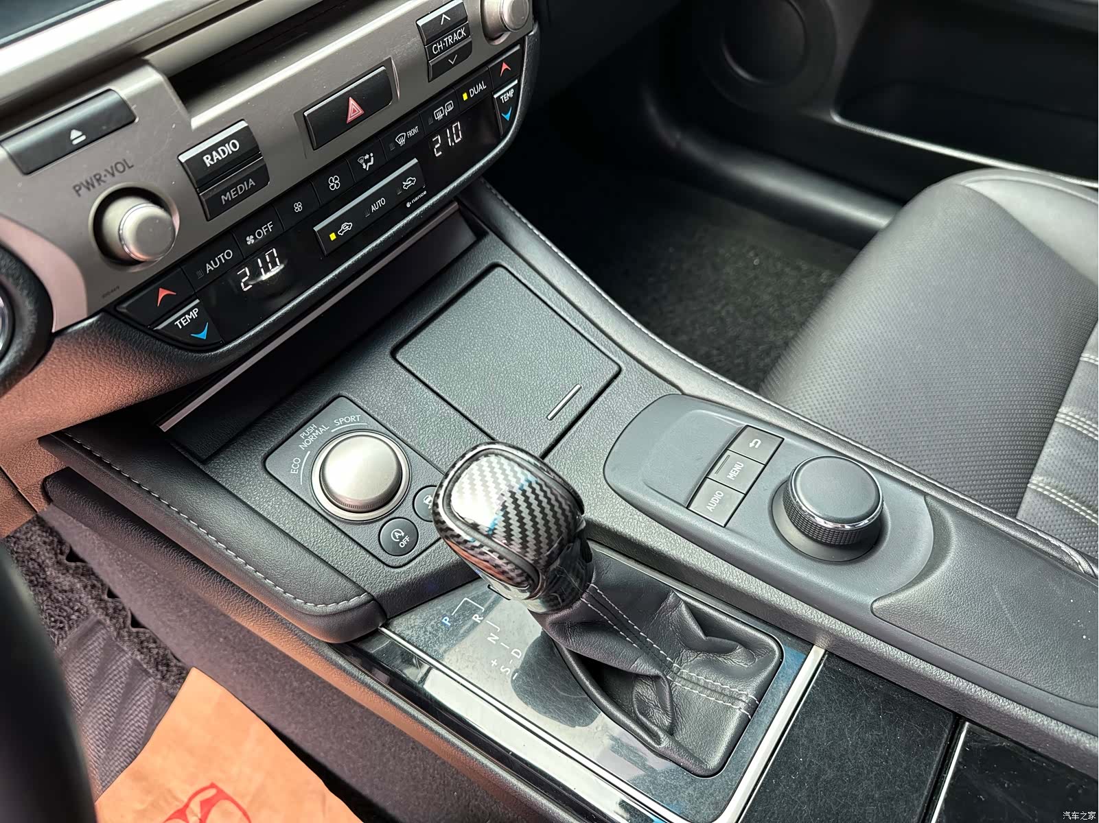 Lexus ES, 2015 10