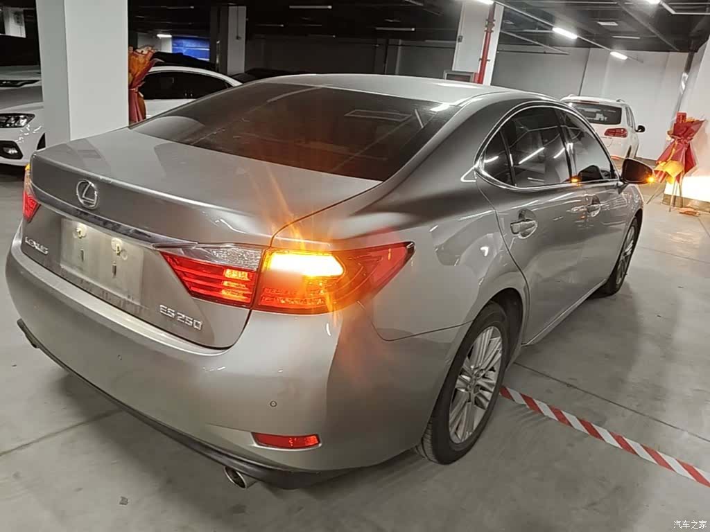 Lexus ES, 2015 7