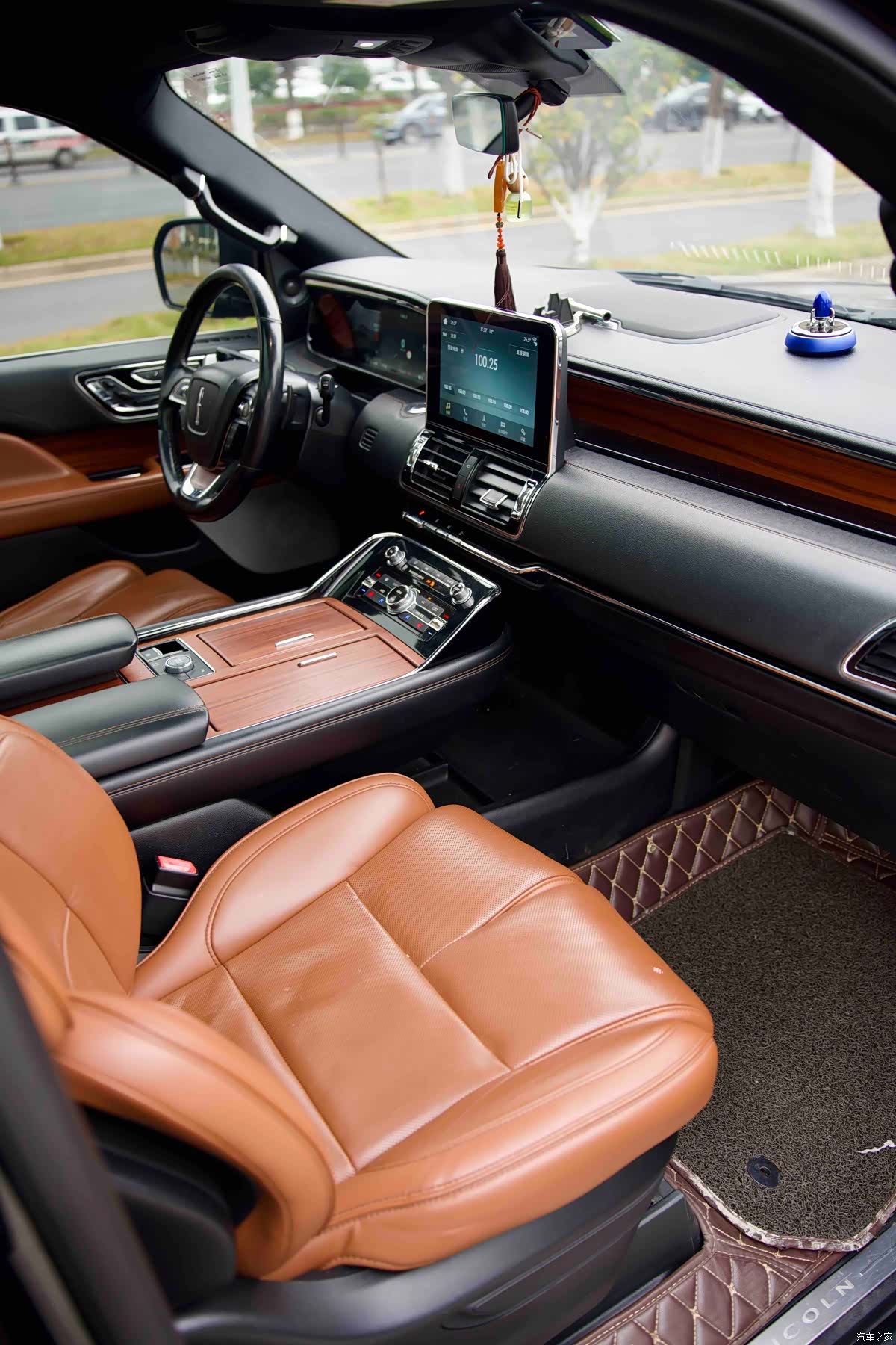 Lincoln Navigator, 2019 11