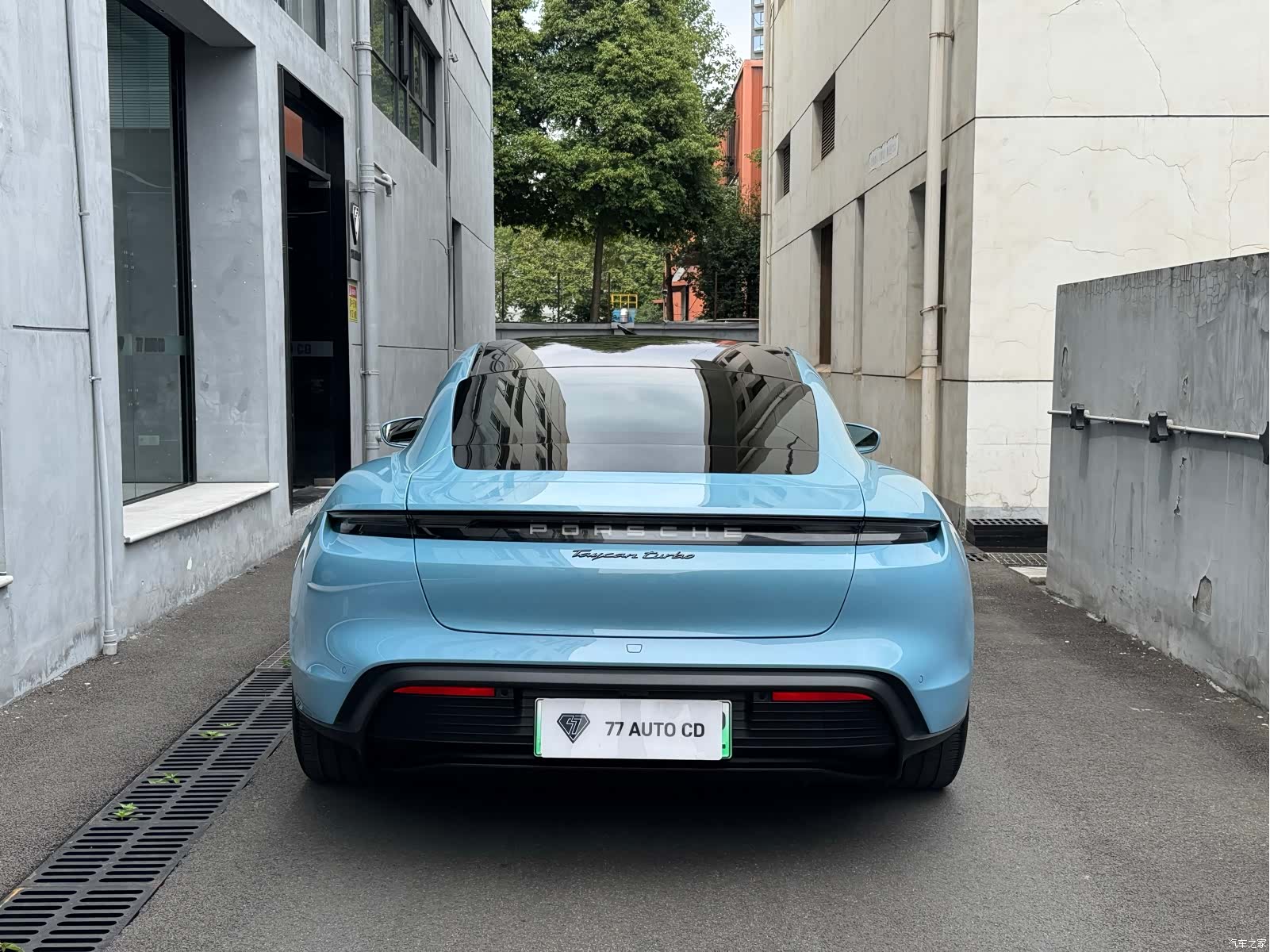 Porsche Taycan, 2023 3