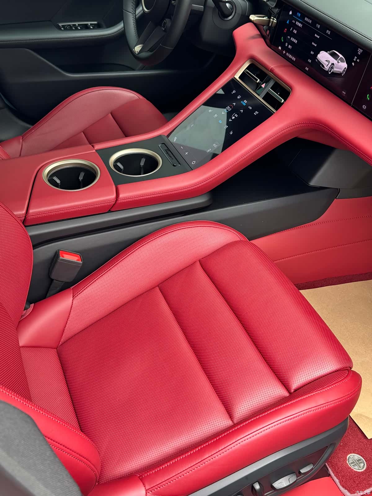 Porsche Taycan, 2023 12