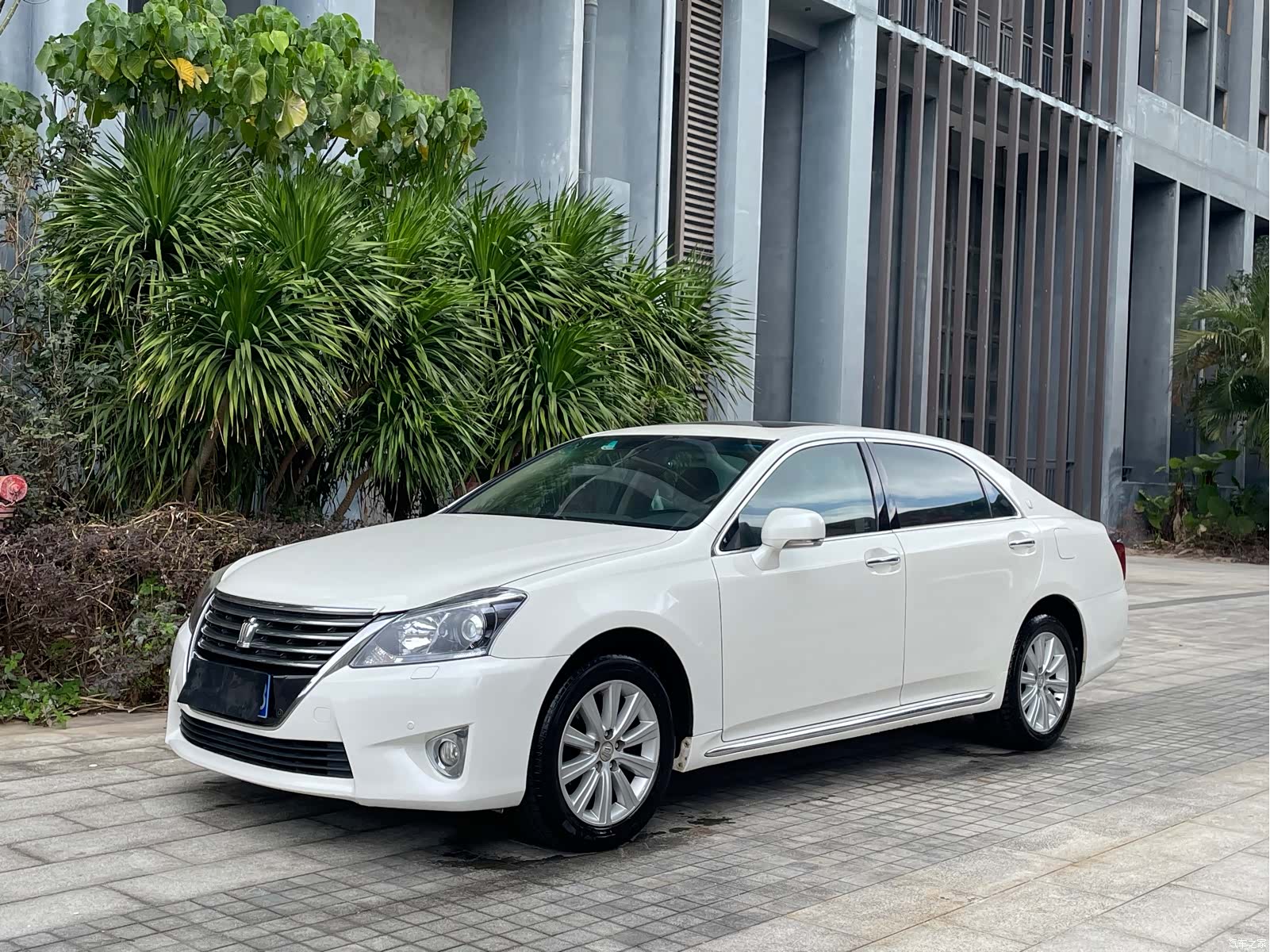 Toyota Crown, 2015 1