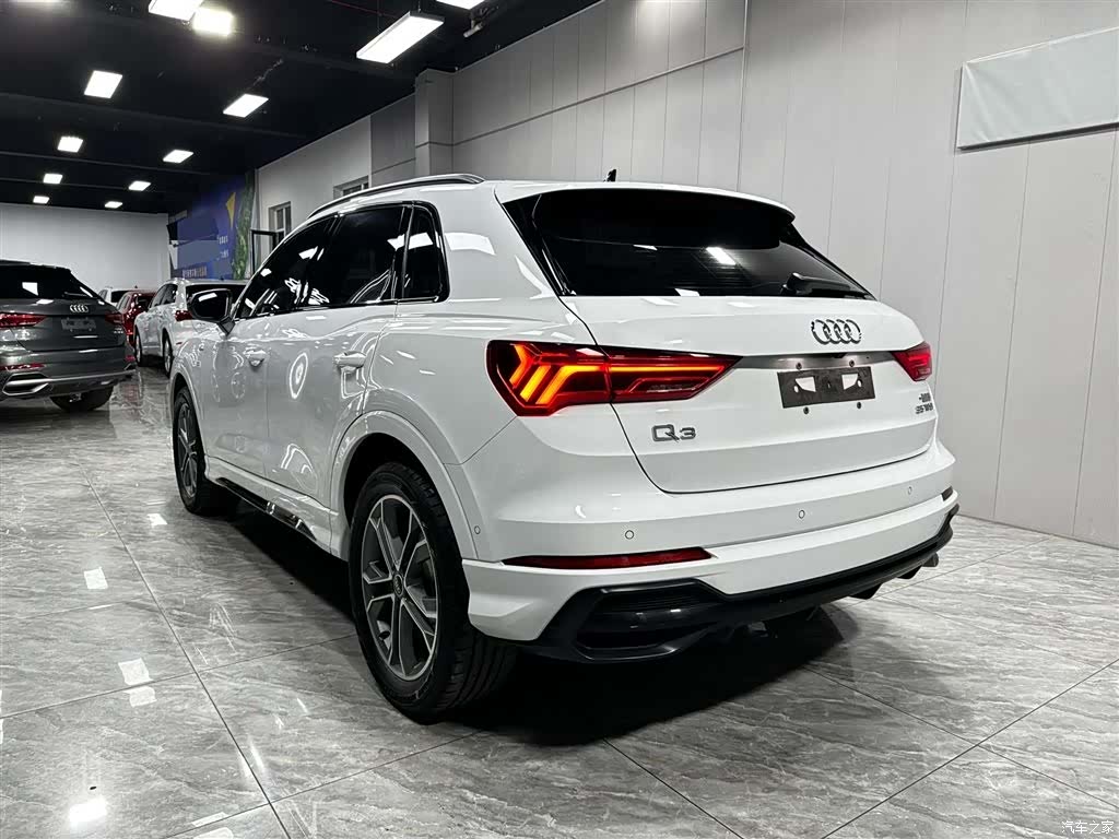 Audi Q3, 2023 4