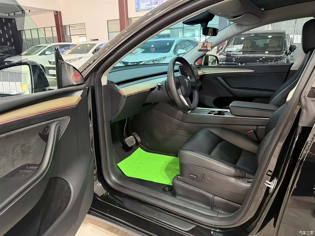 Tesla Model Y, 2023 12