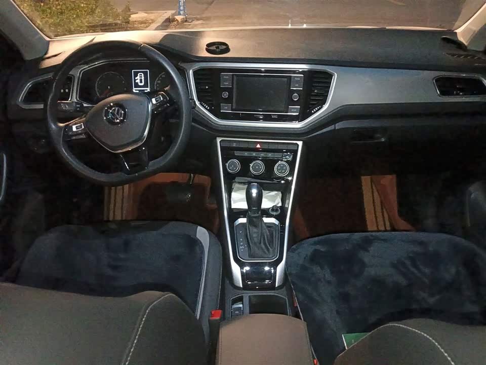 Volkswagen T-ROC exploring Songs