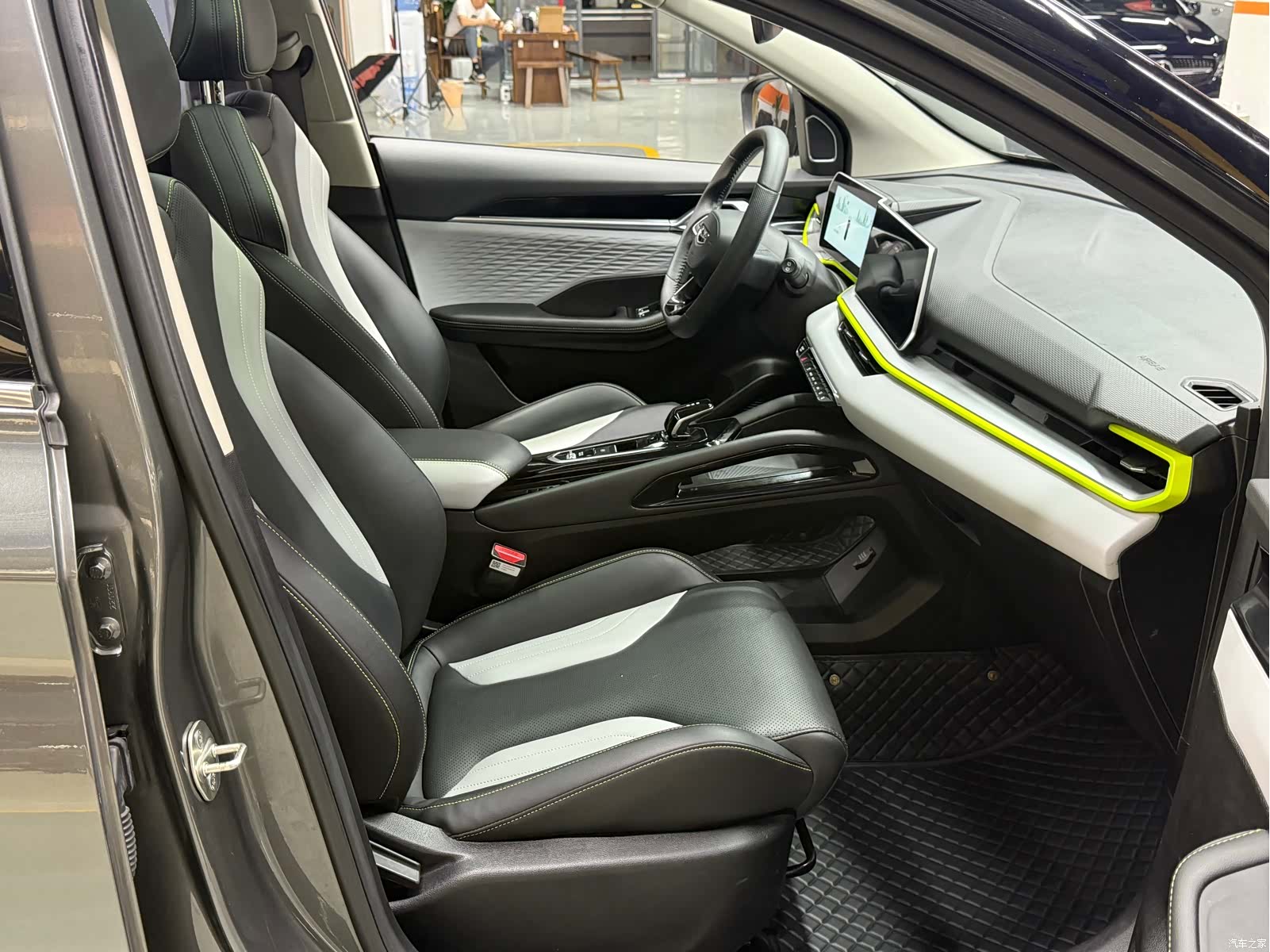 Geely Coolray, 2022 9