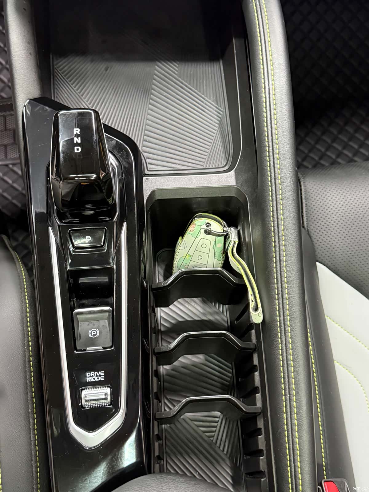 Geely Coolray, 2022 21