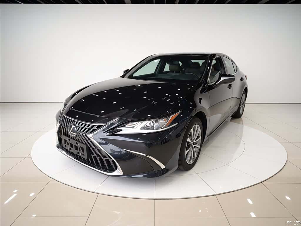 Lexus ES, 2023 1