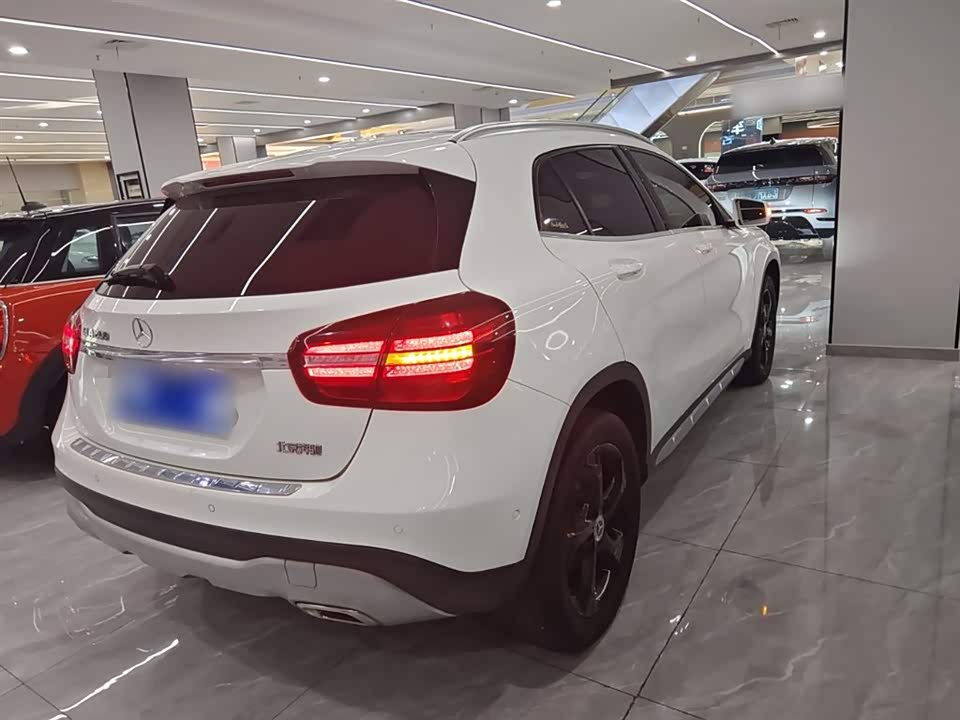 Mercedes-Benz GLA