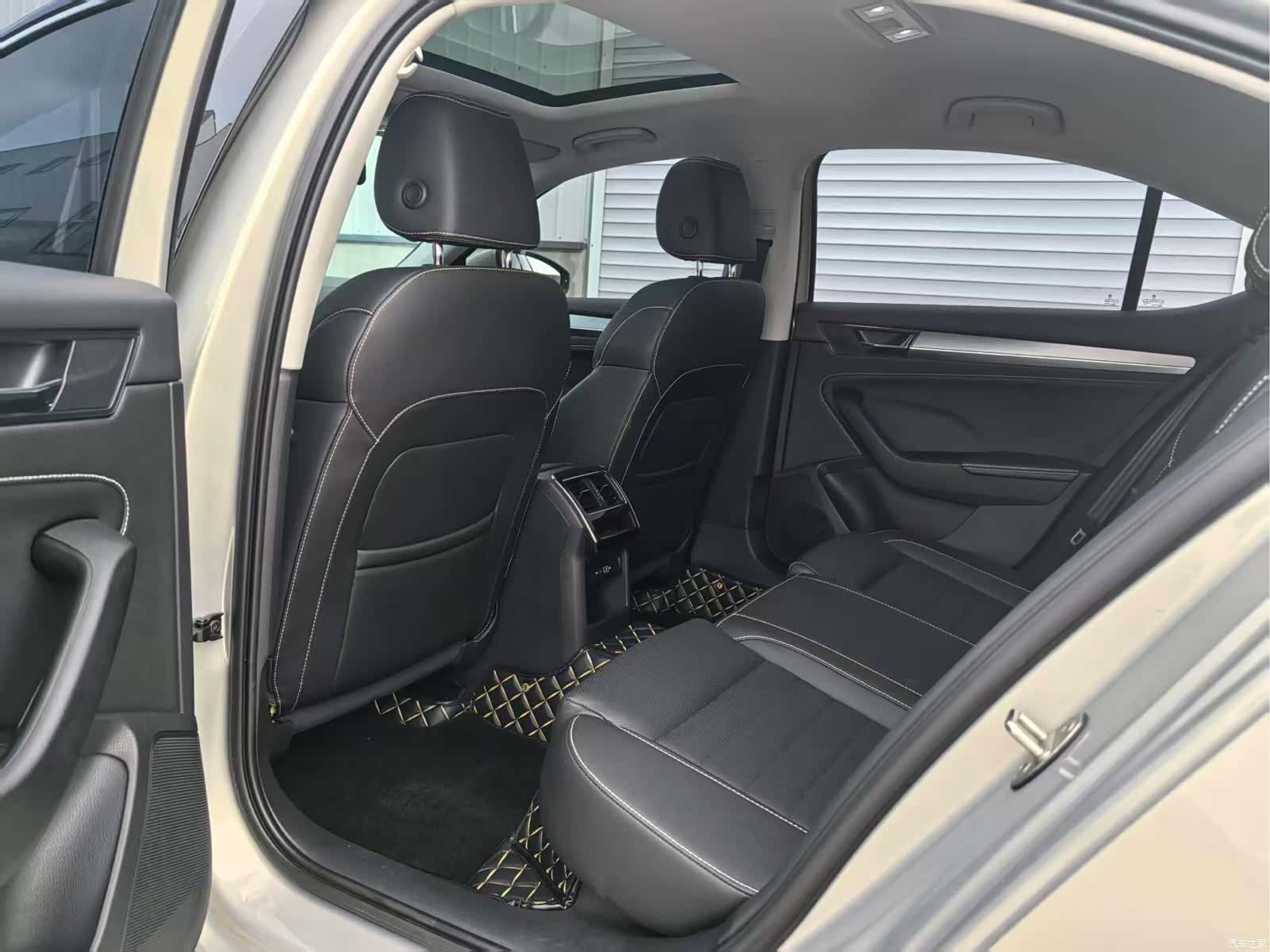 Skoda Superb, 2023 9