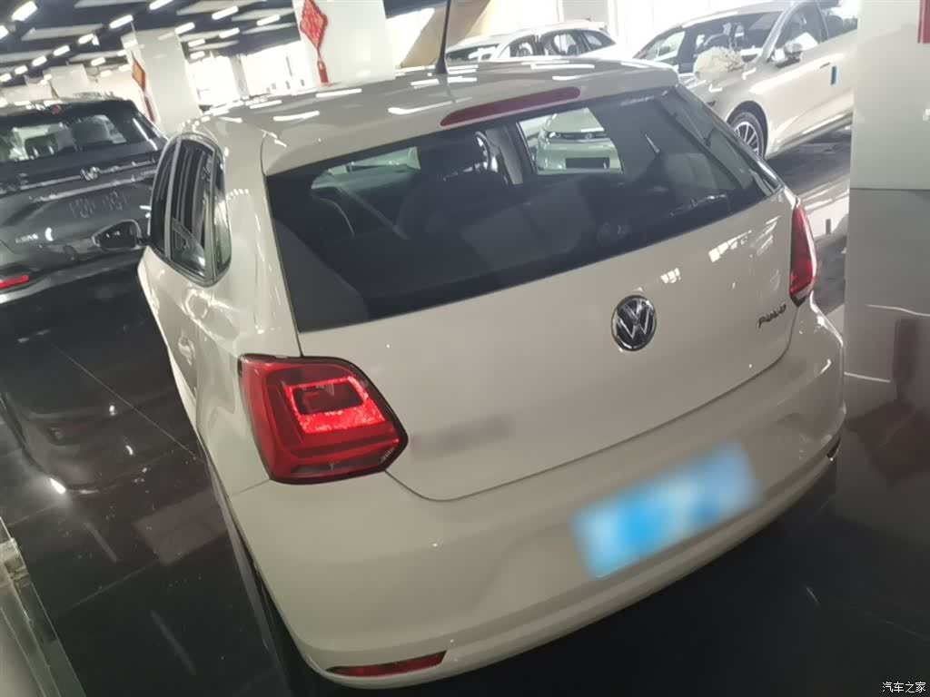 Volkswagen Polo, 2015 все фото