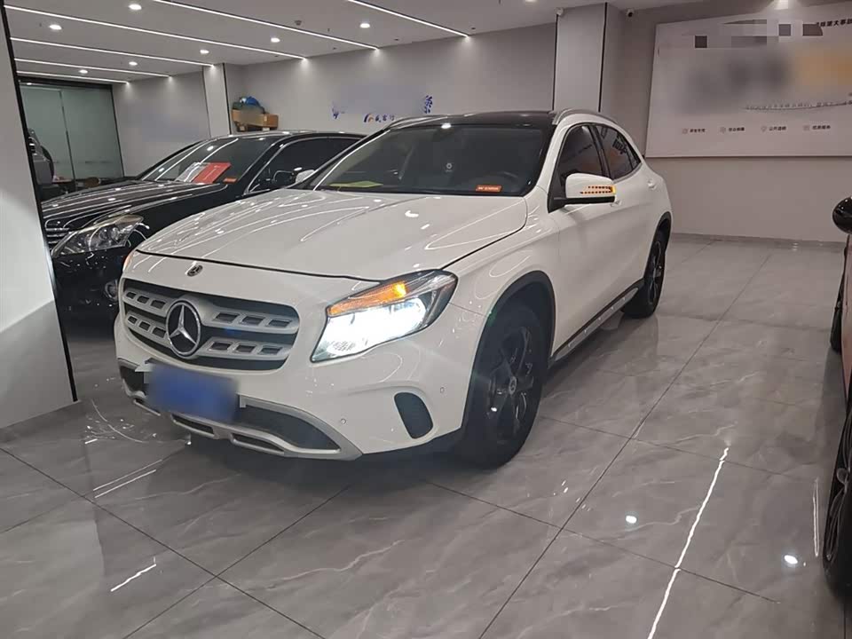 Mercedes-Benz GLA