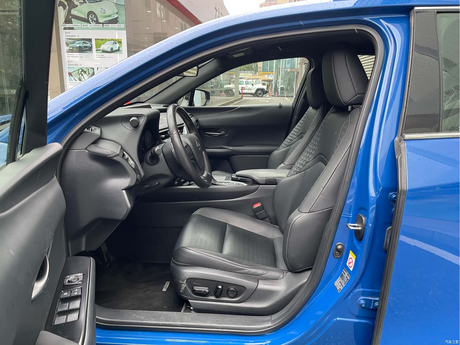 Lexus UX, 2019 4
