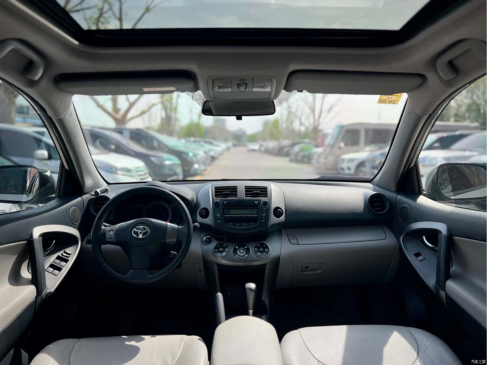 Toyota RAV4, 2010 10