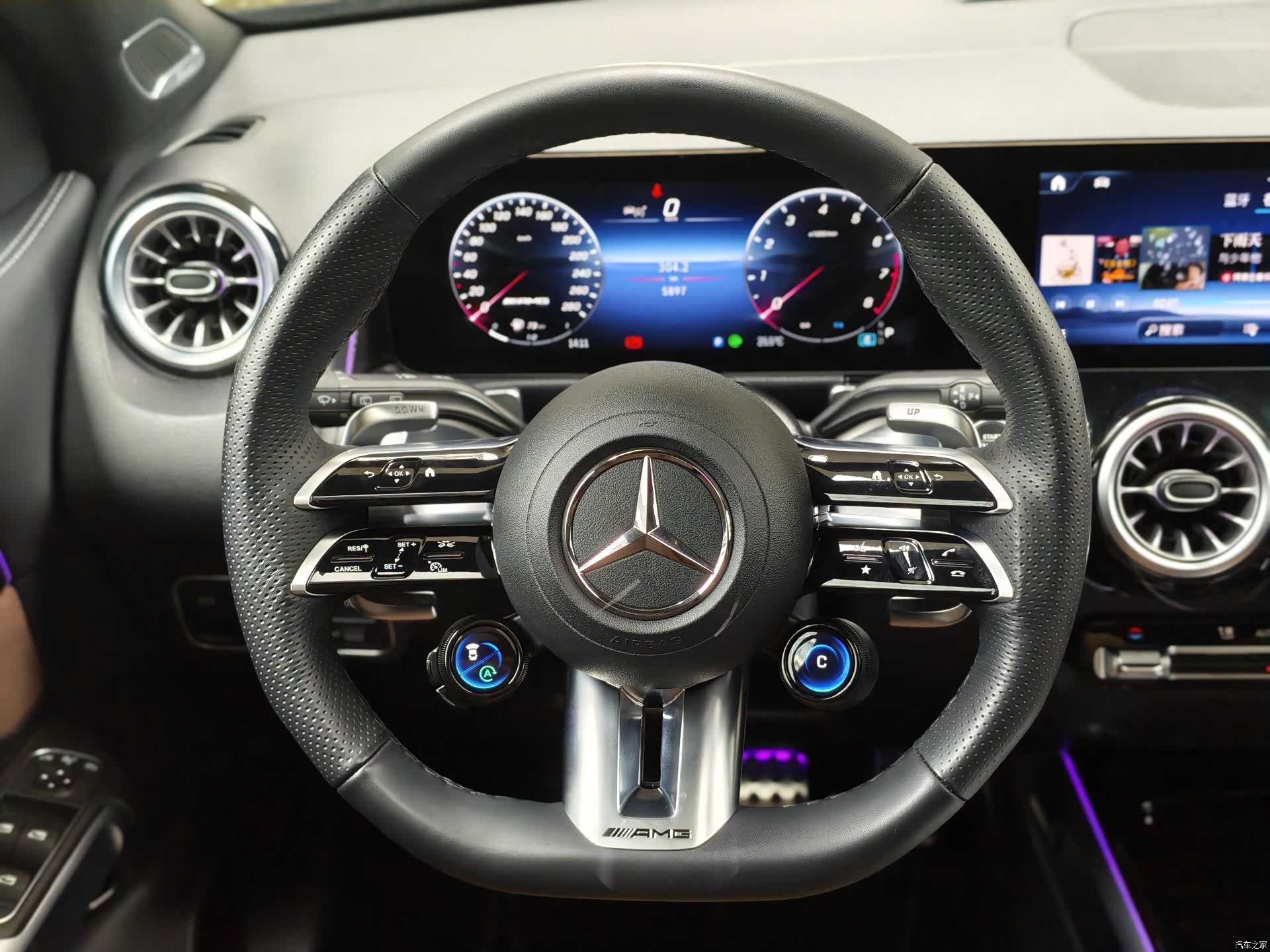 Mercedes-Benz GLB, 2025 24