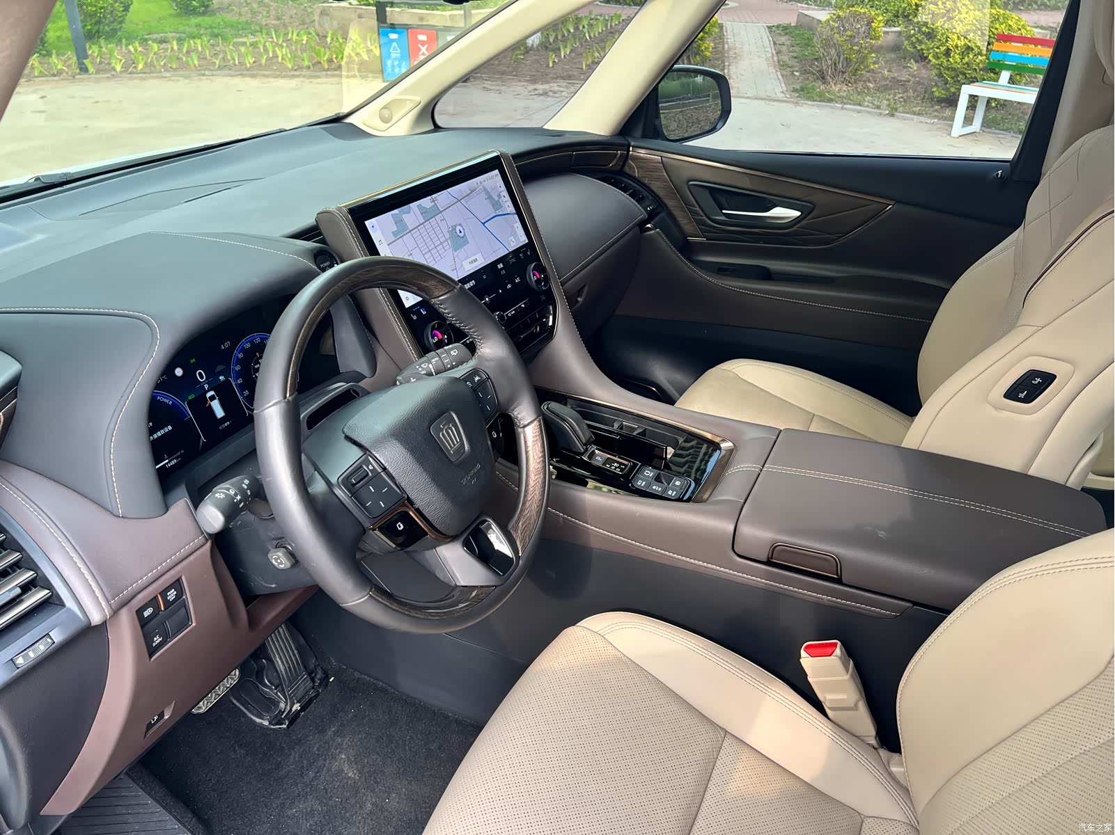 Toyota Vellfire, 2025 7