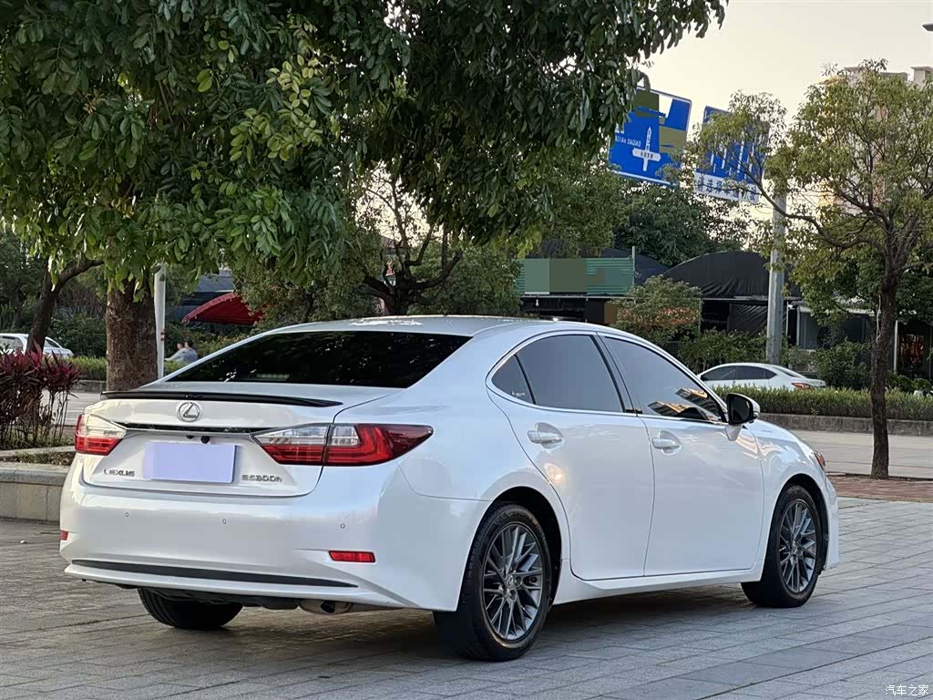 Lexus ES, 2018 9