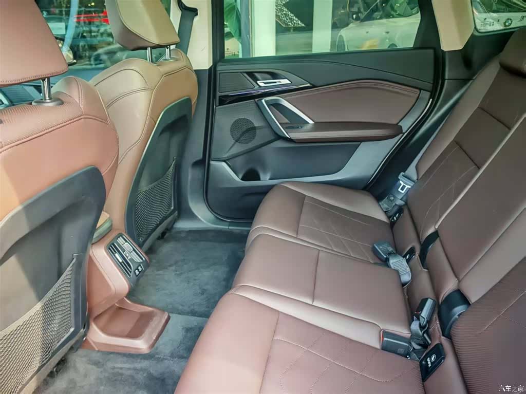 BMW iX1, 2025 10
