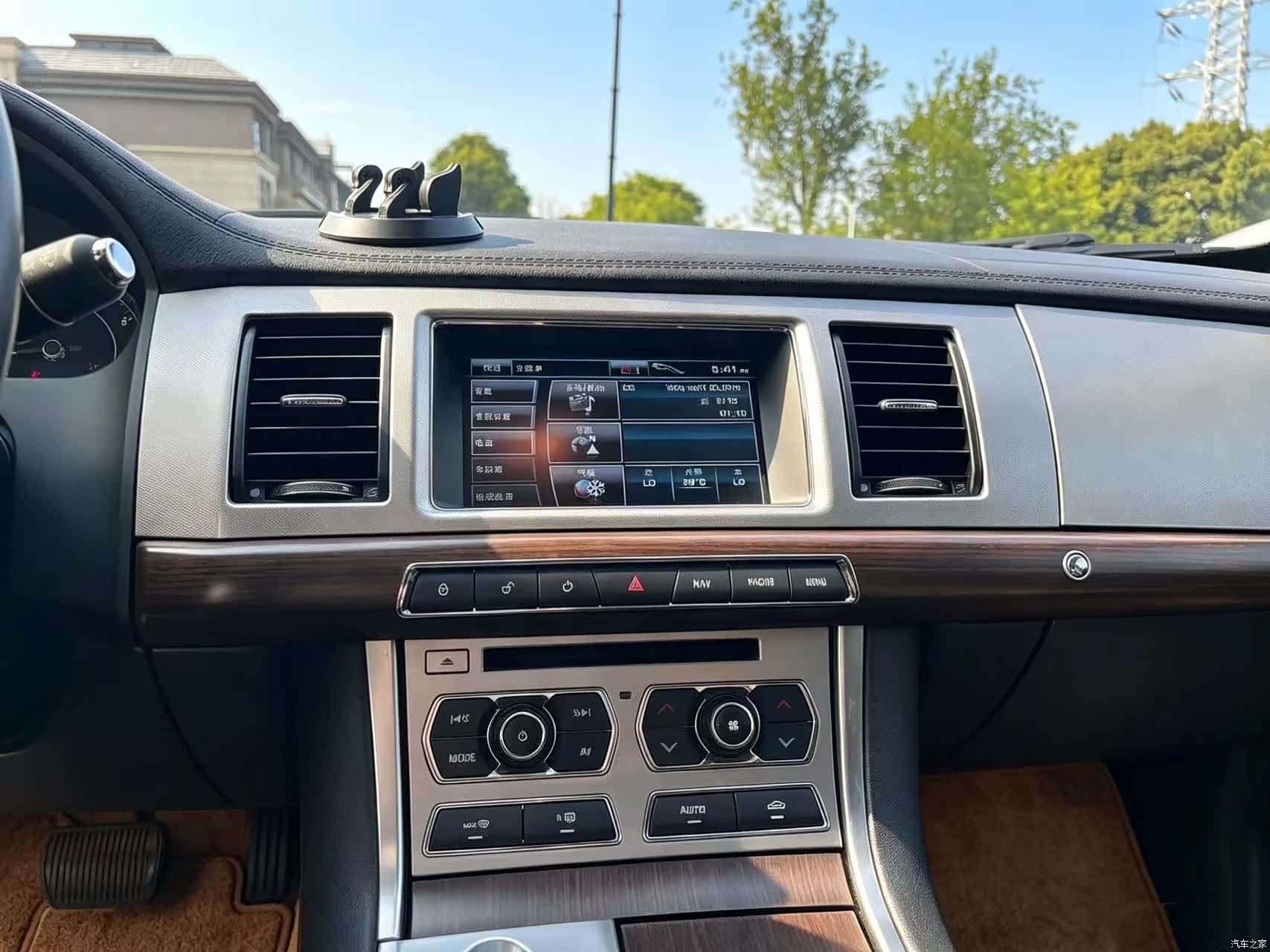 Jaguar XF, 2015 13