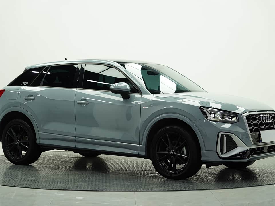 Audi Q2L