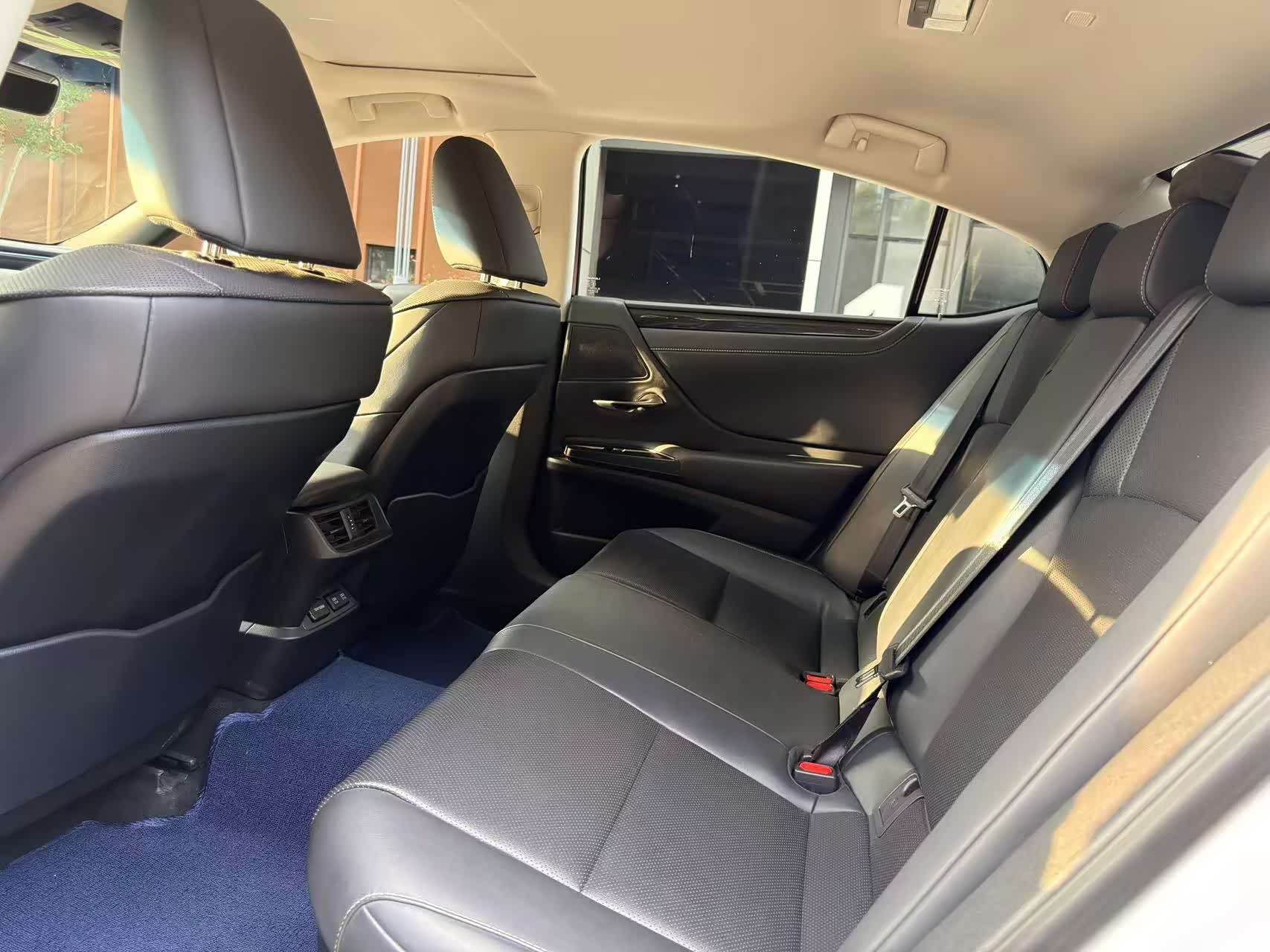 Lexus ES, 2019 6