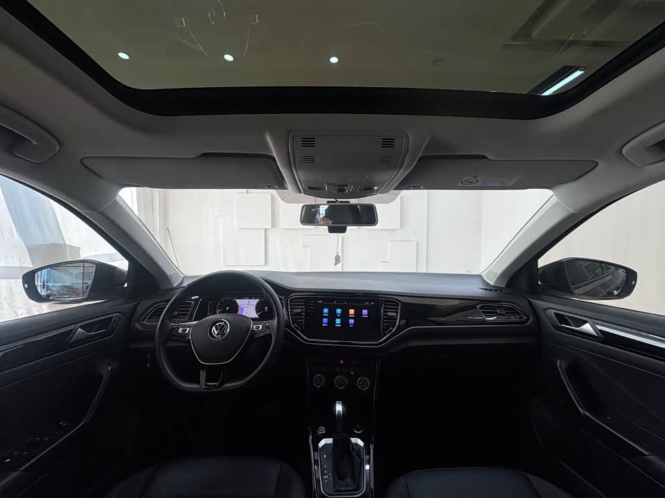 Volkswagen T-ROC exploring Songs