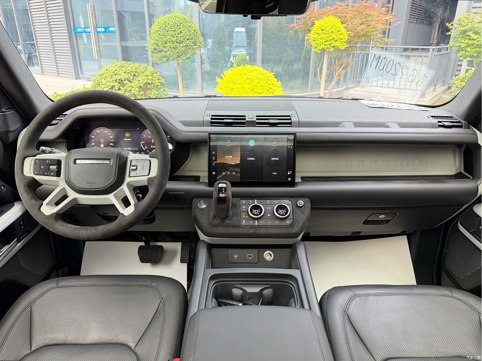 Land Rover Defender, 2022 11