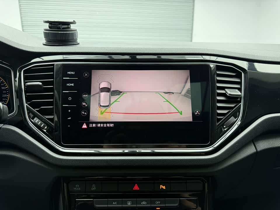 Volkswagen T-ROC exploring Songs