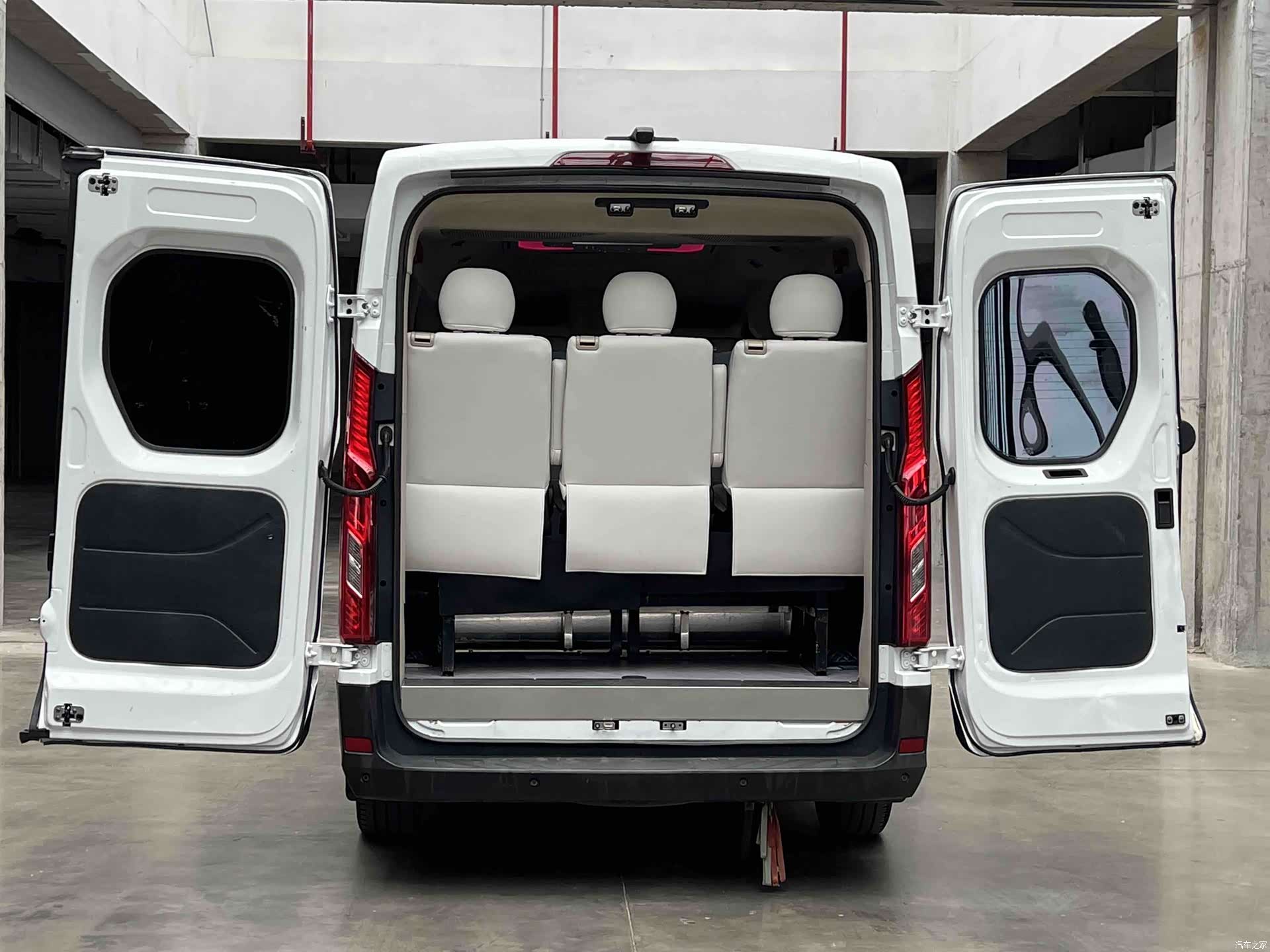 Maxus V90, 2024 все фото