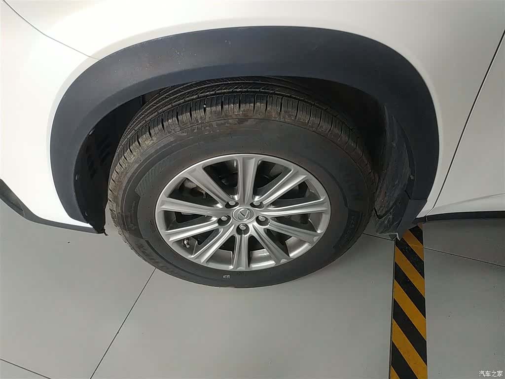 Lexus NX, 2016 25