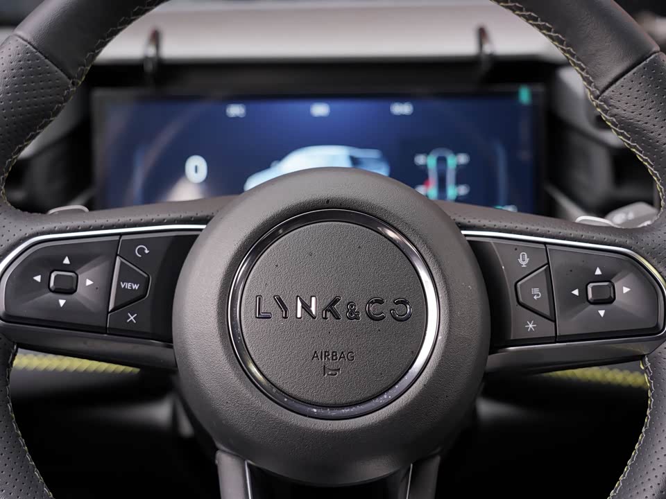 Lynk & Co 03