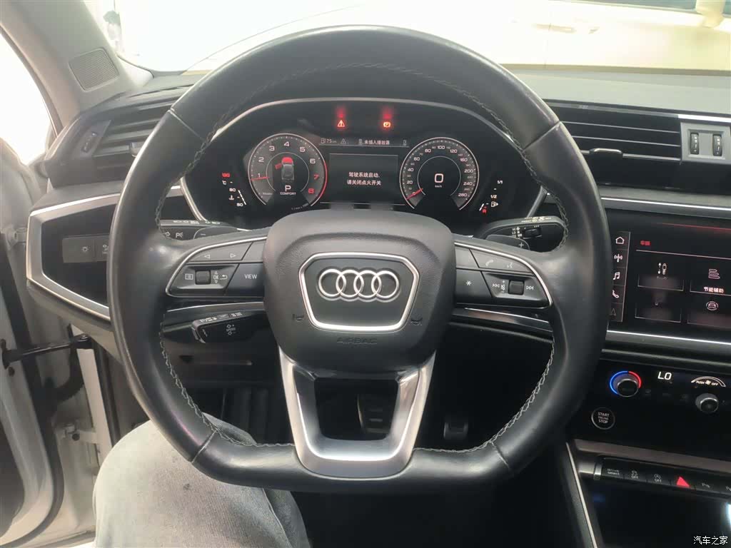 Audi Q3, 2022 11