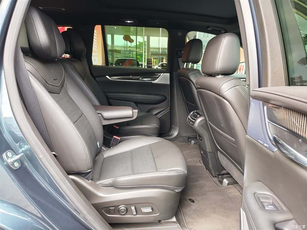 Cadillac XT6, 2025 10