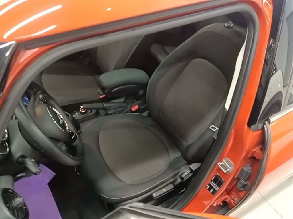 Mini ONE, 2019 15