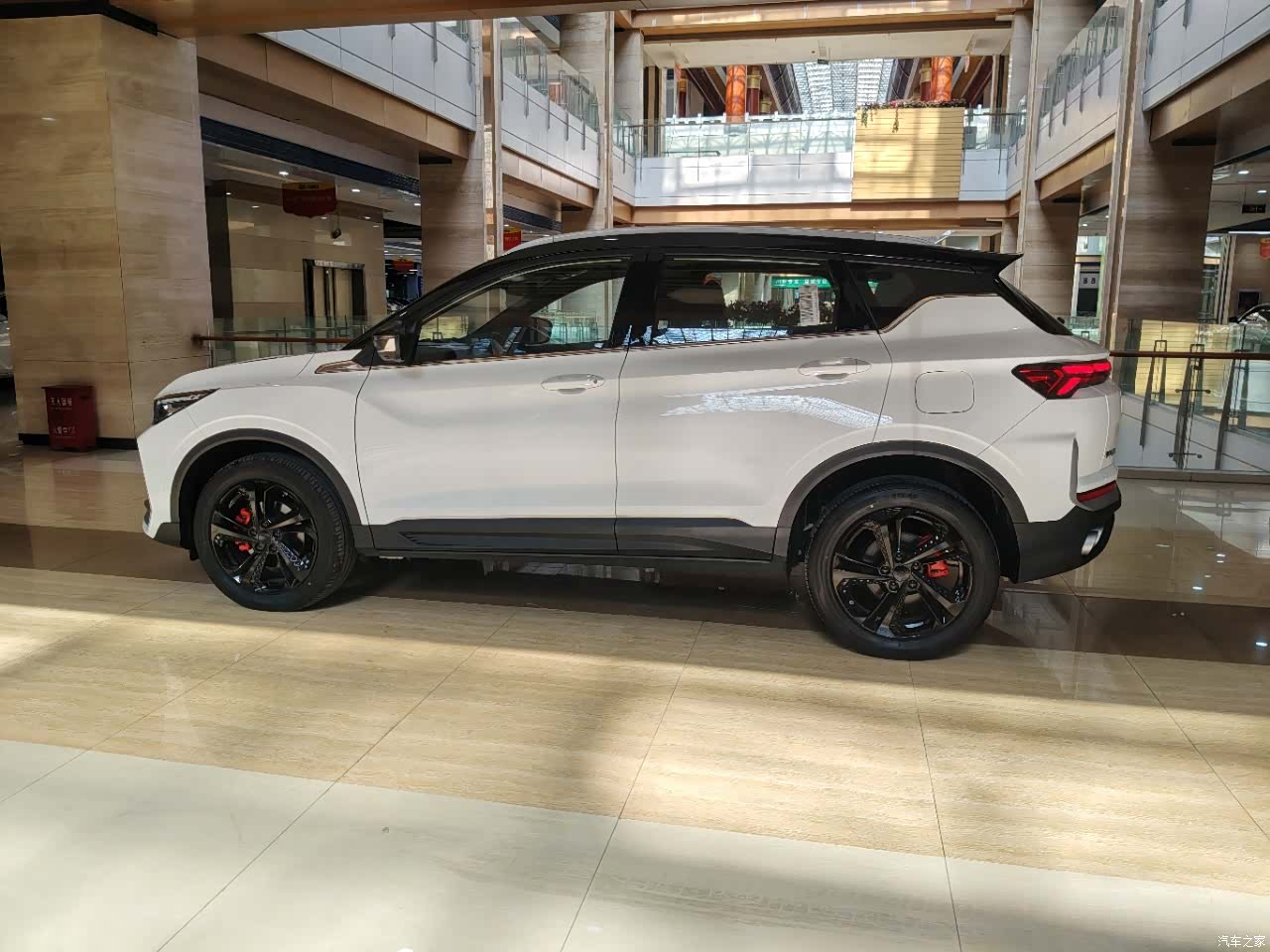 Geely Coolray, 2025 3