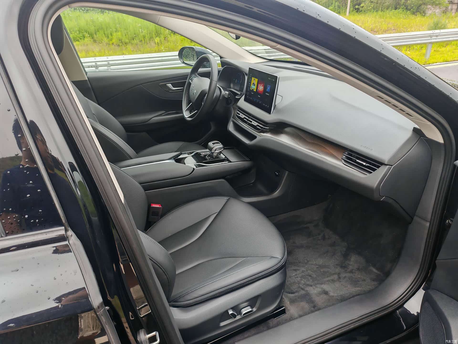 Hongqi QM5, 2022 12