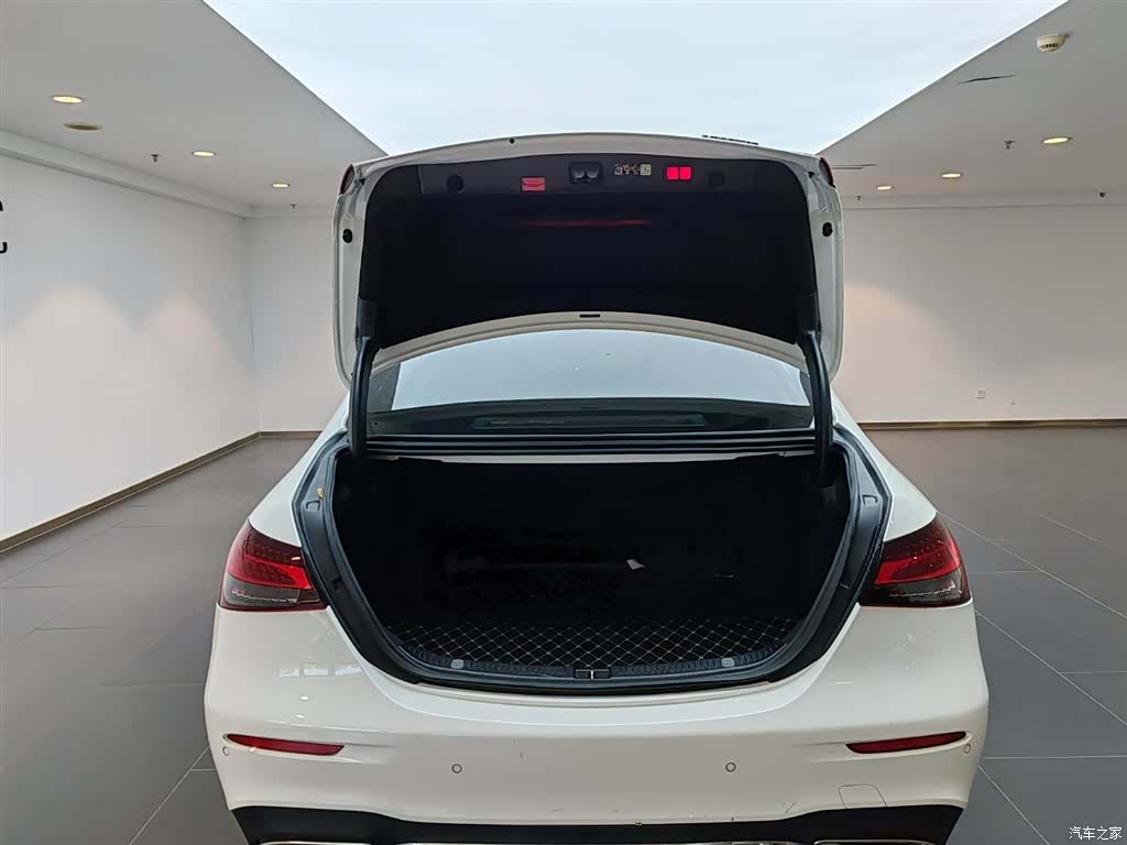 Mercedes-Benz E-Class, 2023 8