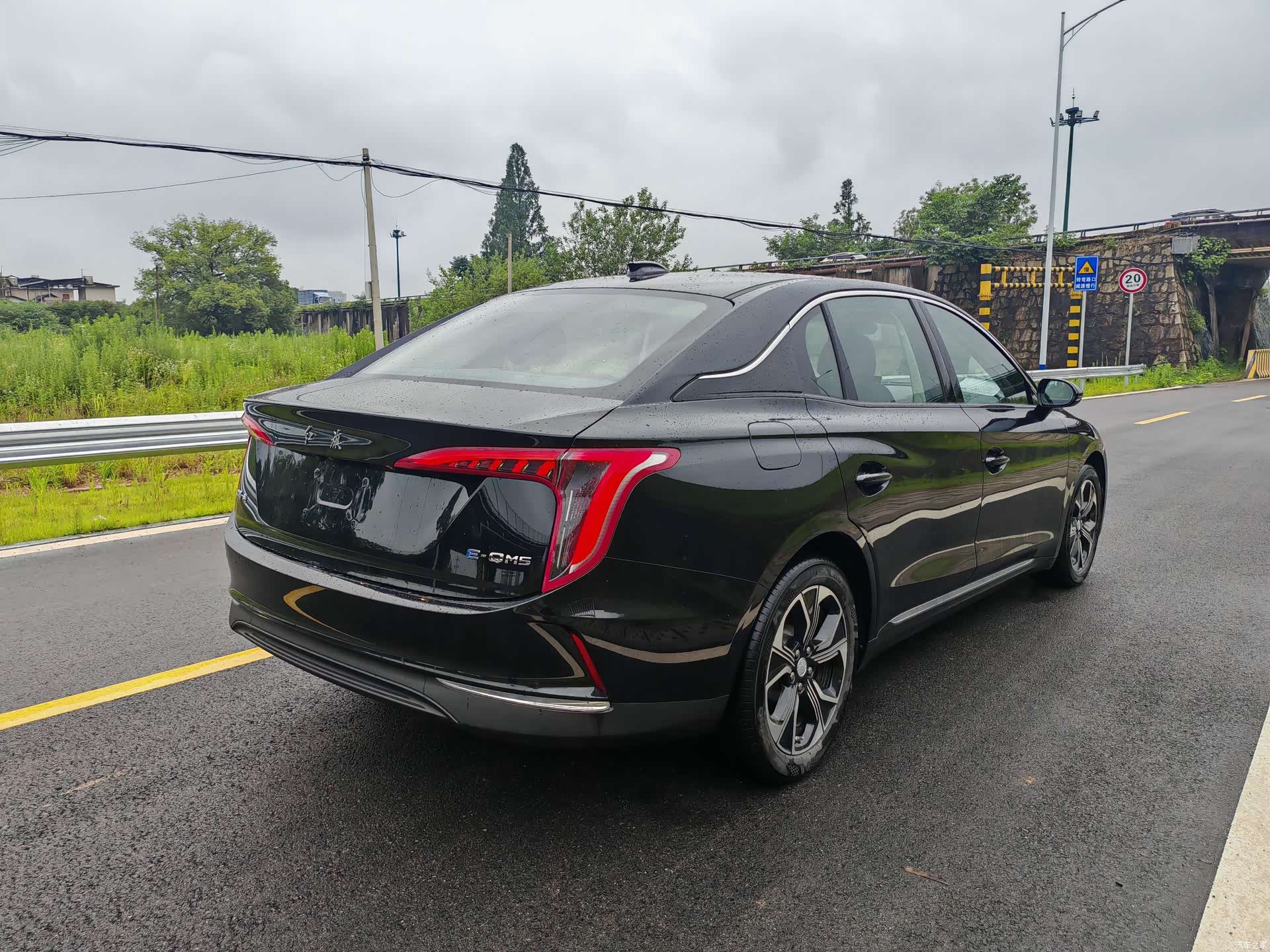 Hongqi QM5, 2022 8