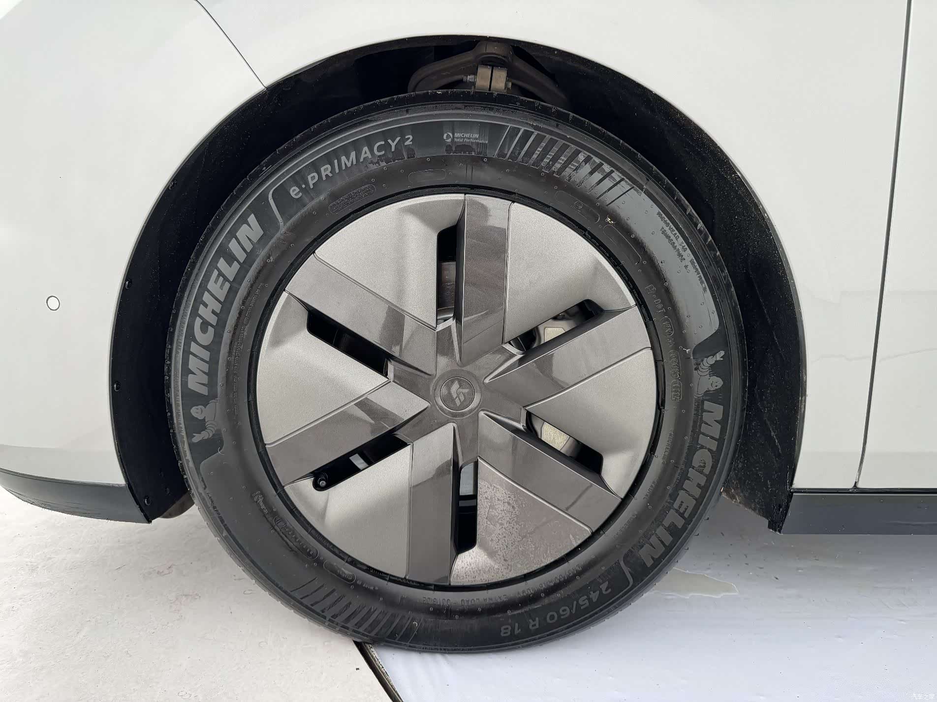 Li Auto MEGA, 2024 19