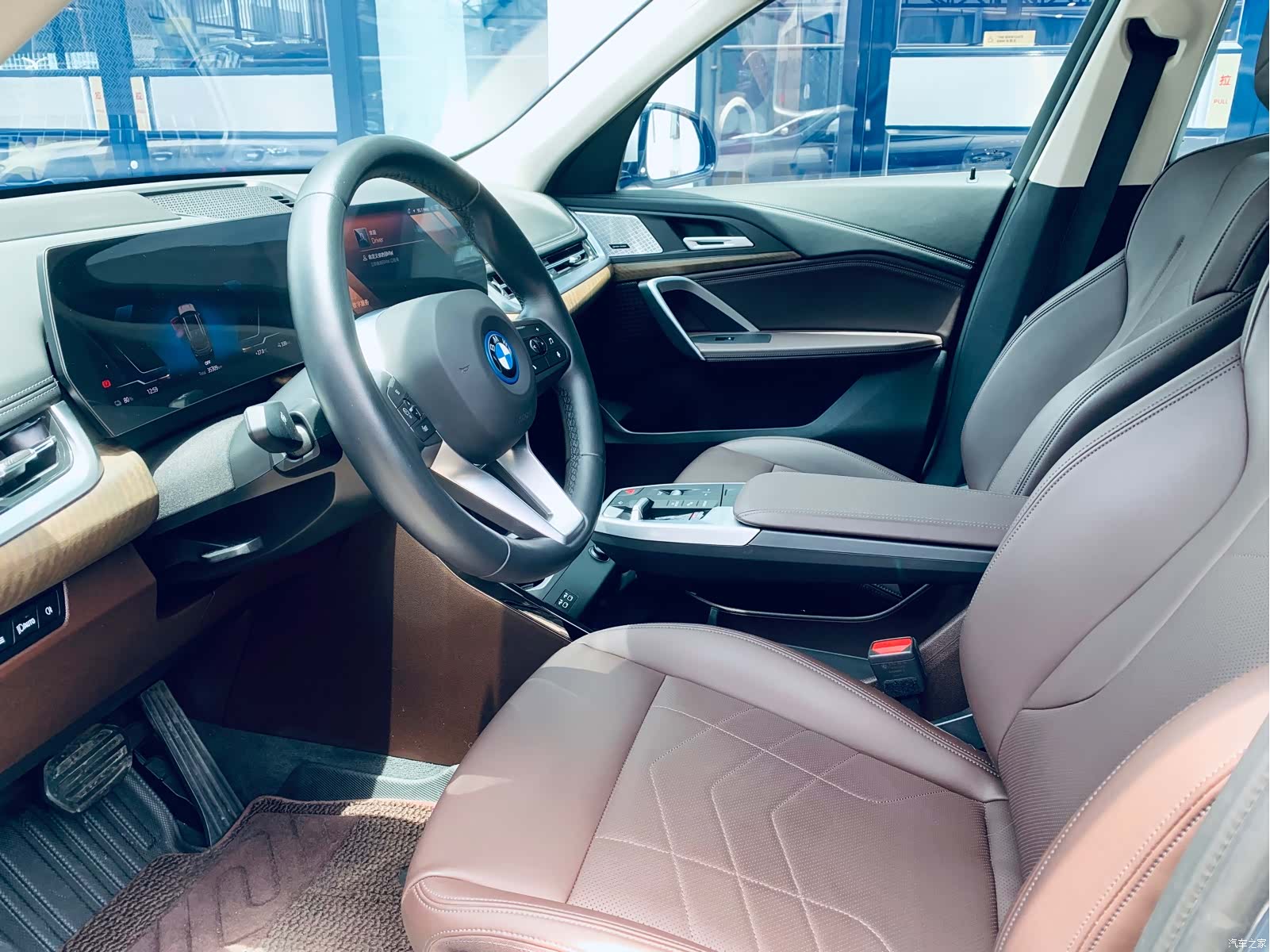 BMW iX1, 2023 6