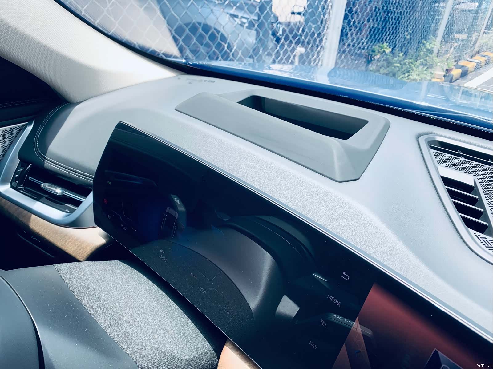 BMW iX1, 2023 9
