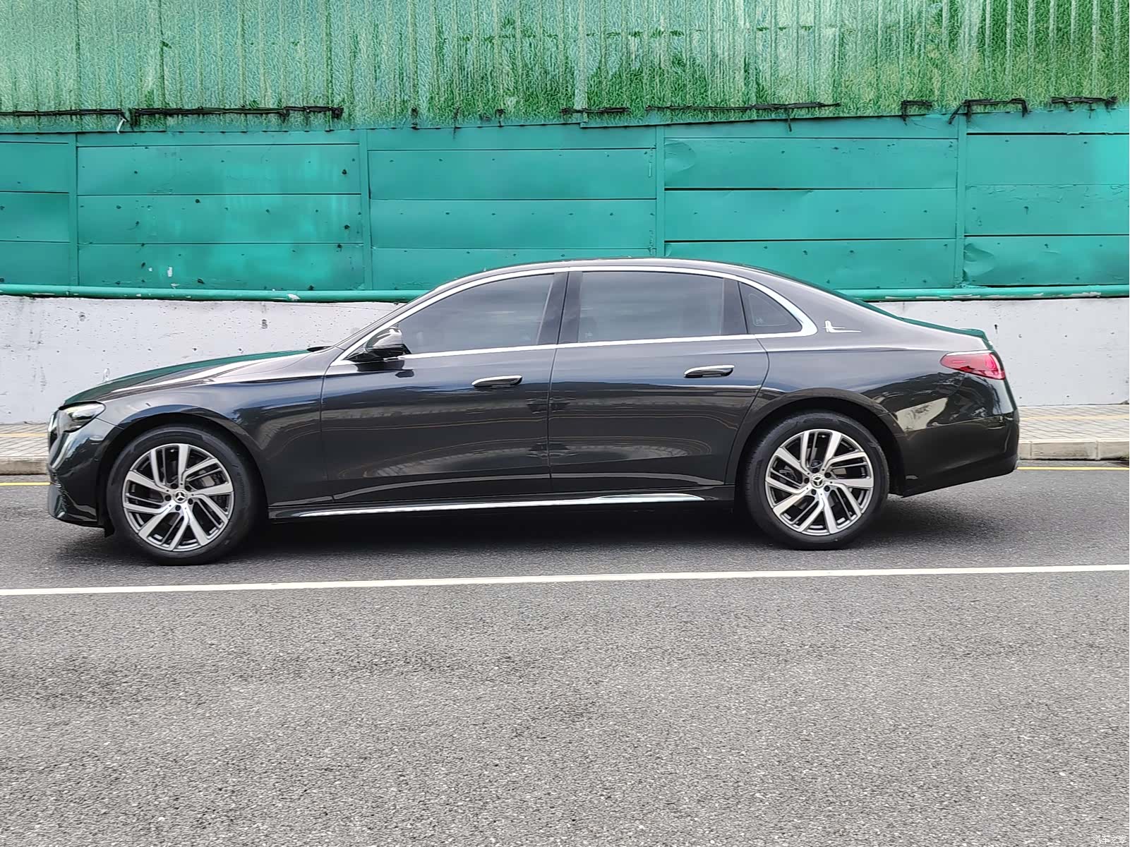 Mercedes-Benz E-Class, 2025 3