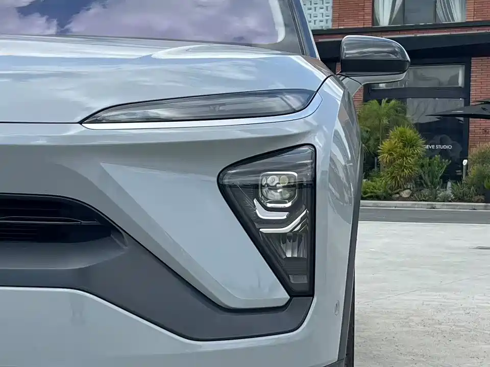 NIO ES6