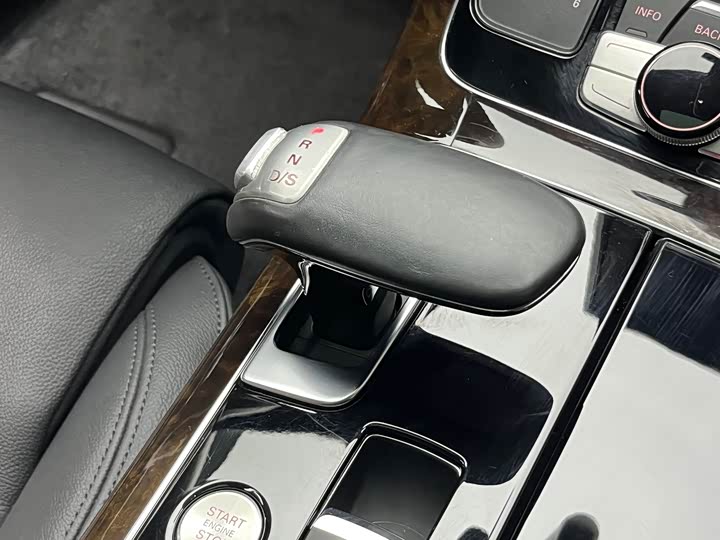 Audi A8 2014 A8L 45 TFSI quattro Комфорт