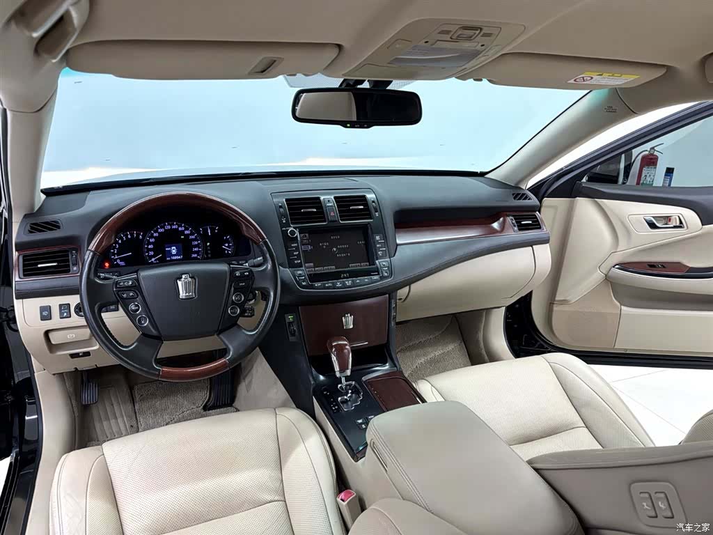 Toyota Crown, 2013 13