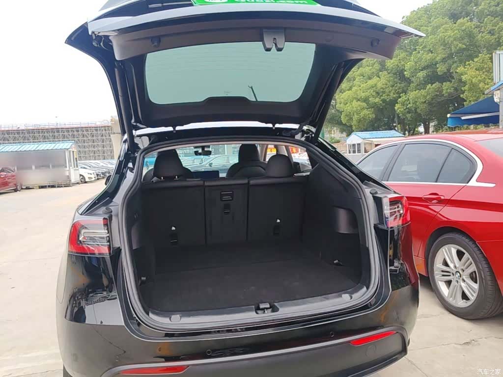 Tesla Model Y, 2024 19