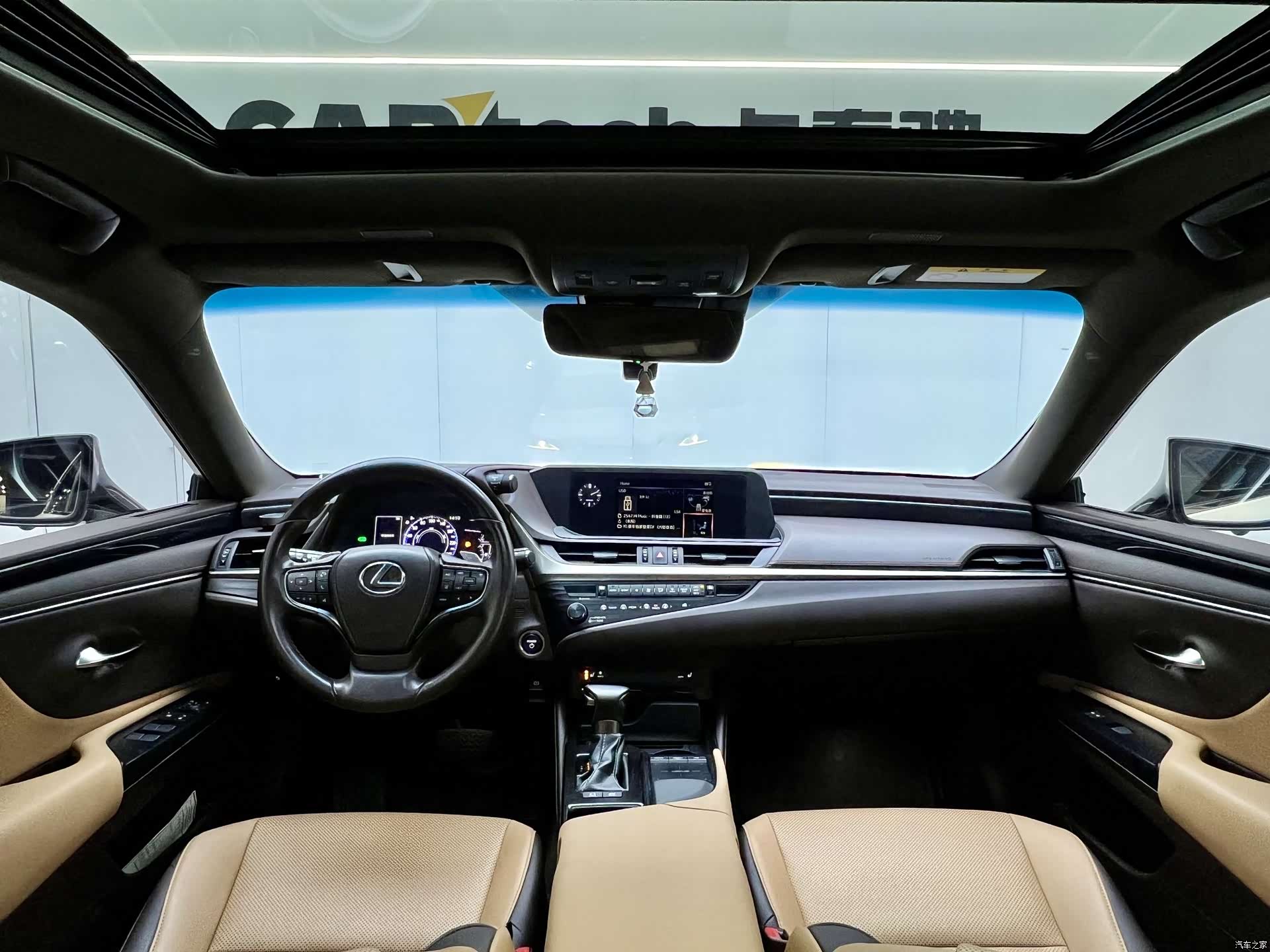 Lexus ES, 2018 все фото