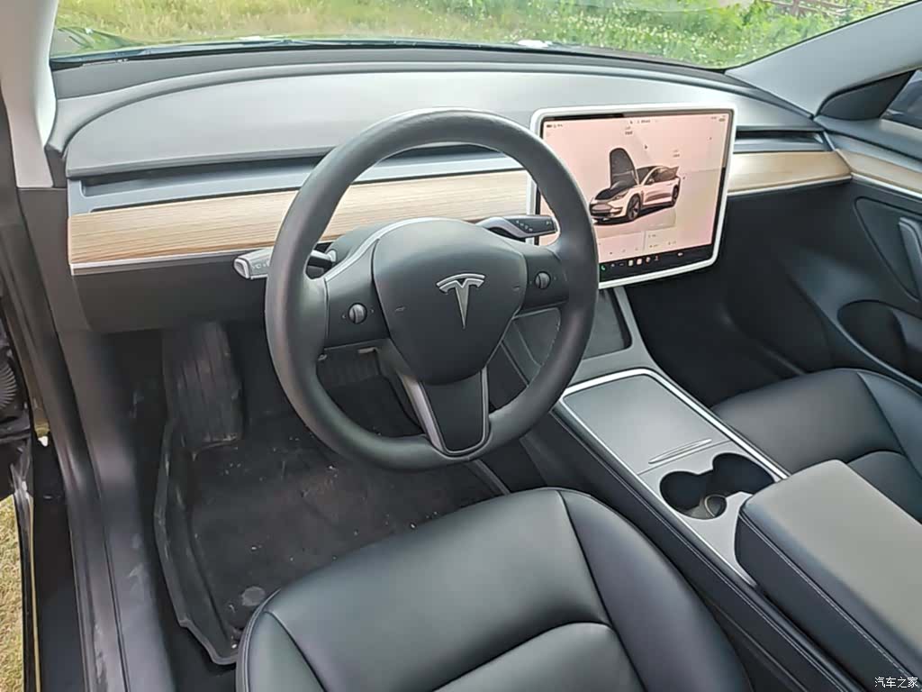 Tesla Model 3, 2023 10
